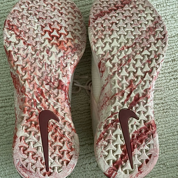 Nike Metcon women’s shoes. Size 10. GUC. Comfortable- perfect for the gym! Cute - Picture 4 of 7
